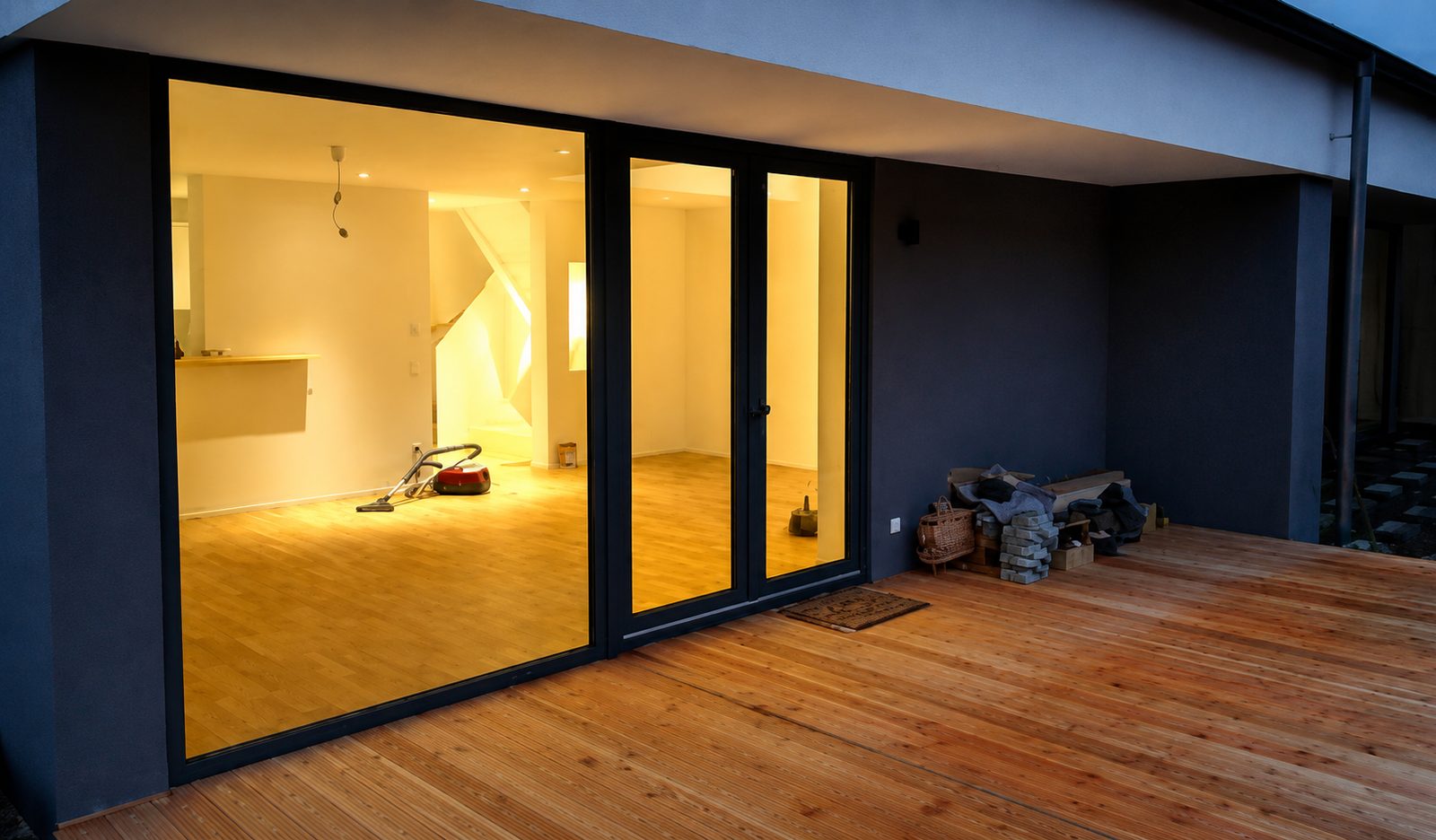 Modernes Wohnhaus bei Nacht